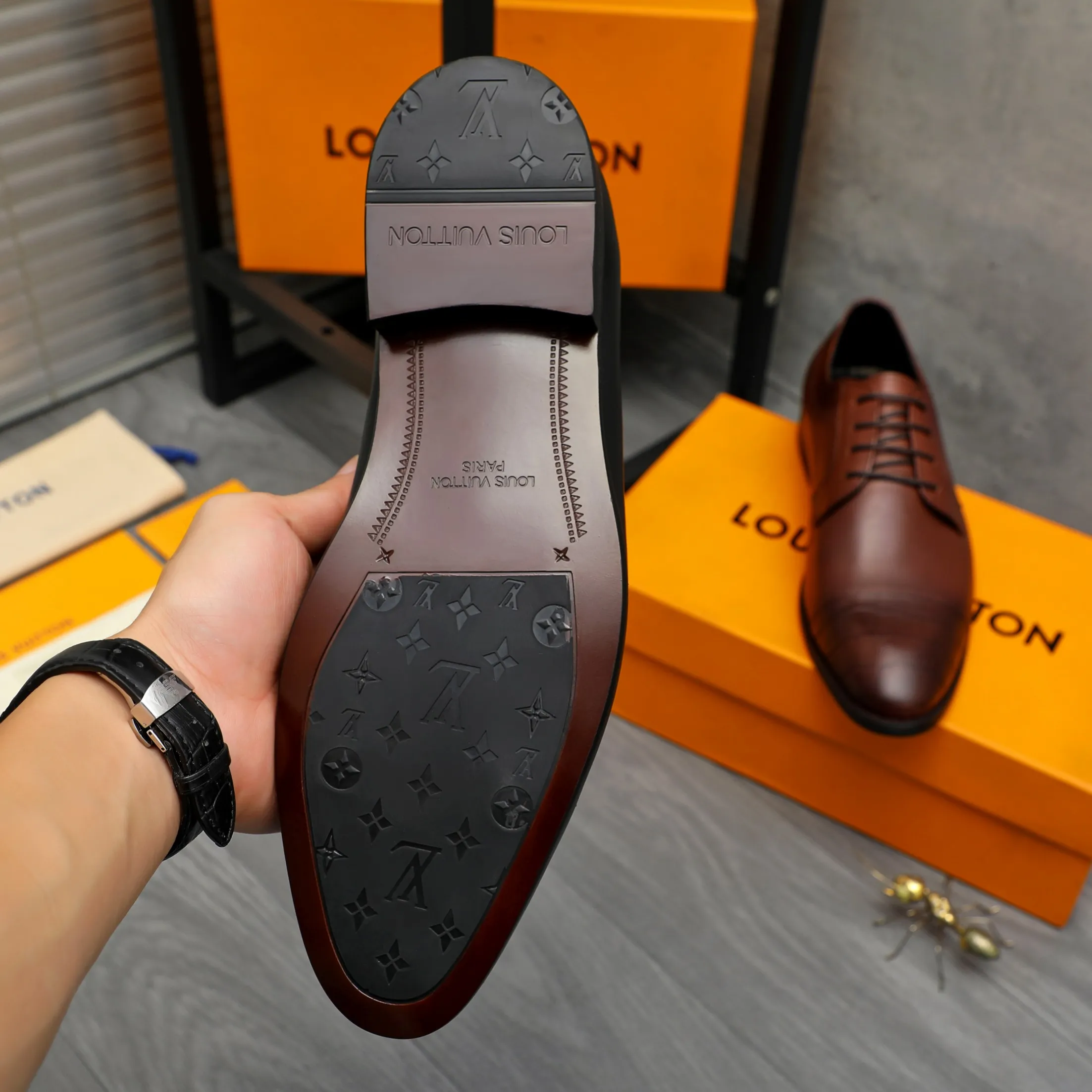 Men's men's shoes💰p460 Product trademark: LV (Louis Vuitton) business lace-up leather shoes True size: 39-44 Product material: Selected color rubbed cowhide stitched with stone pattern cowhide upper, cowhide lining, original rubber outsole